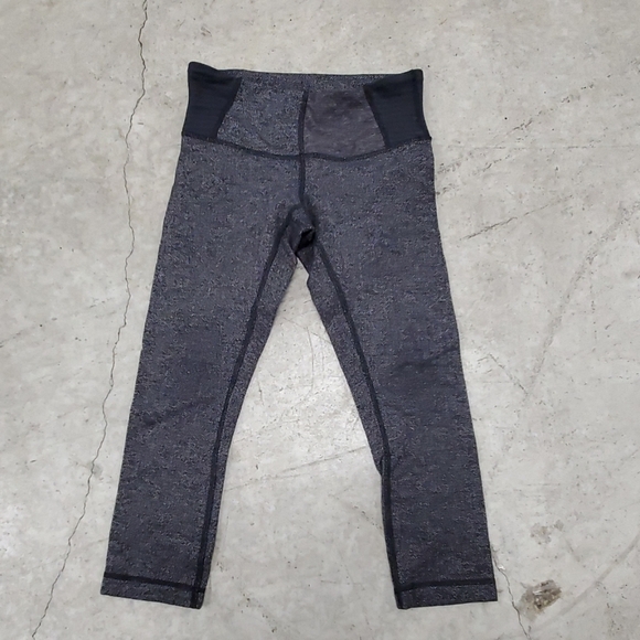 Lululemon Crops Size 2 - Picture 1 of 5